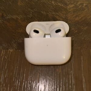 AirPods